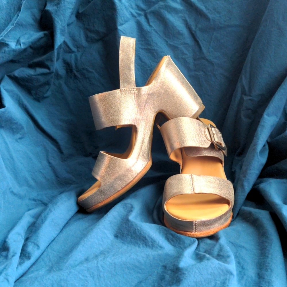 Kork-Ease Metallic Gold Platform Sandals 7
